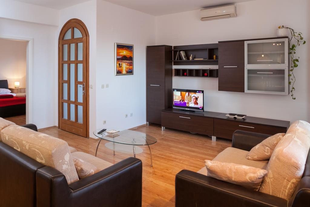 Apartments Fiona - Away From City Crowds มาคาร์สกา ห้อง รูปภาพ